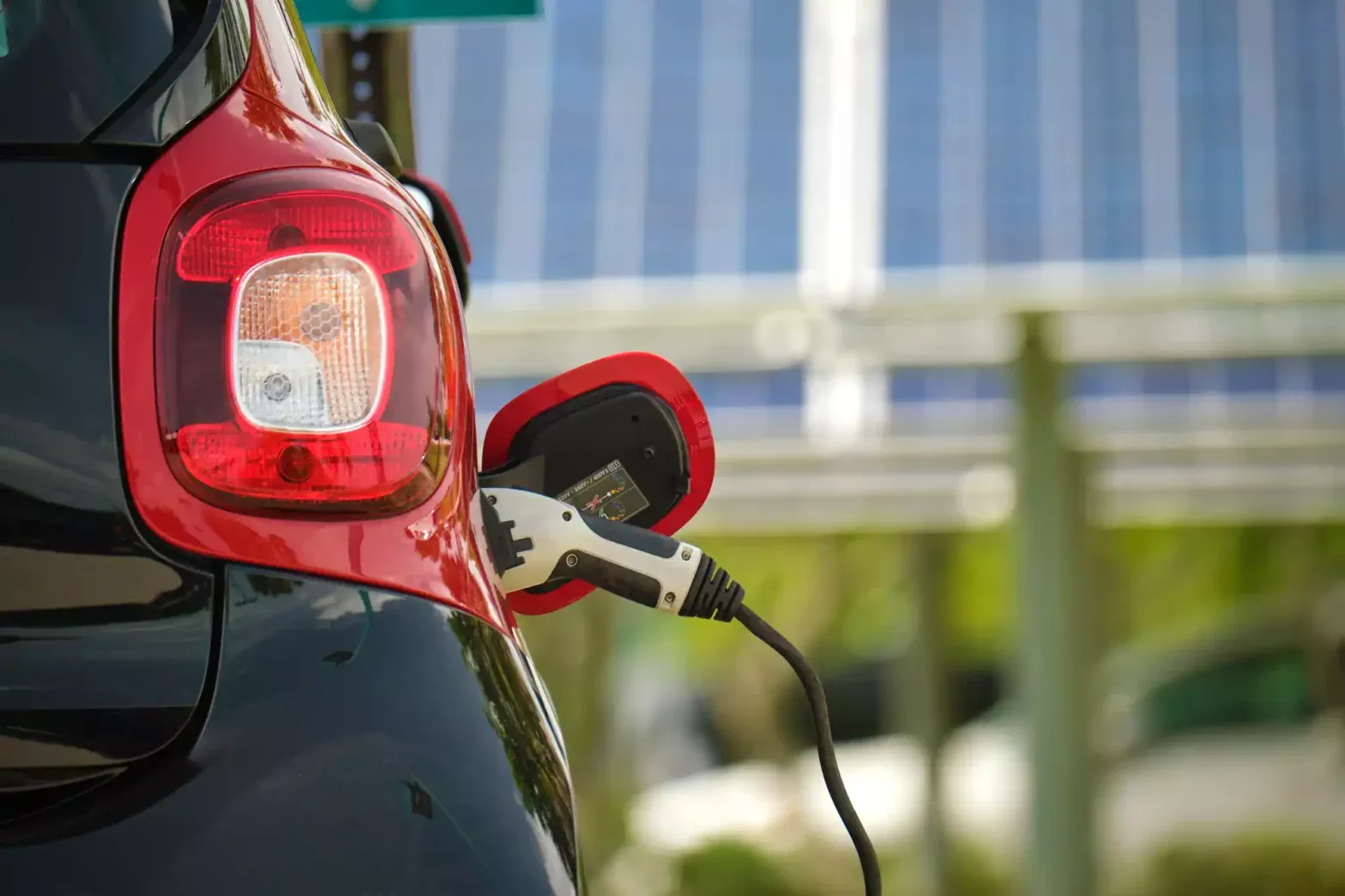 Understanding Business Insurance for Electric Vehicles and How It Protects Your Operations